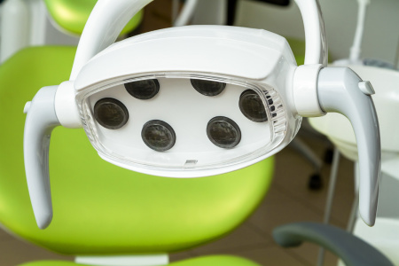 MERCURY 1000 - стоматологическая установка с верхней подачей инструментов